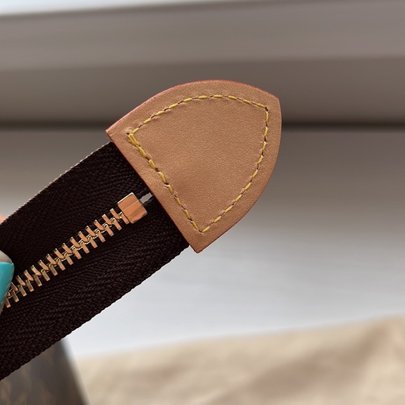 Louis Vuitton Monogram Toiletry Pouch 19 ✨ - Picture 4 of 7